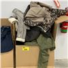 Image 1 : WARDROBE BOX WITH ASSORTED CLOTHING