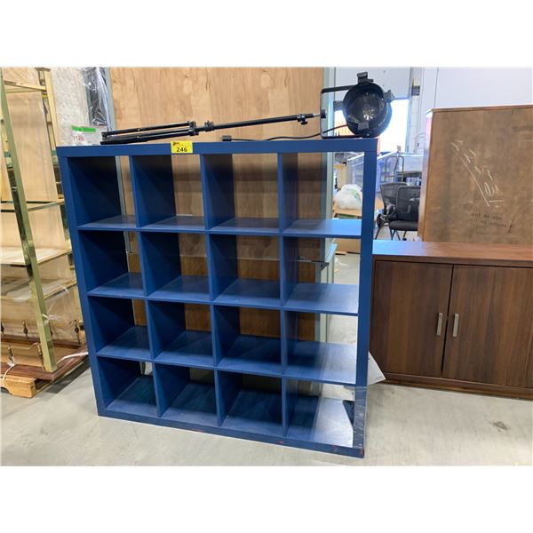 16 CUBE STORAGE UNIT WITH SPOTLIGHT