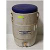 Image 1 : IGLOO 5 GAL THERMAL BEVERAGE CONATINER *NEEDS BATH