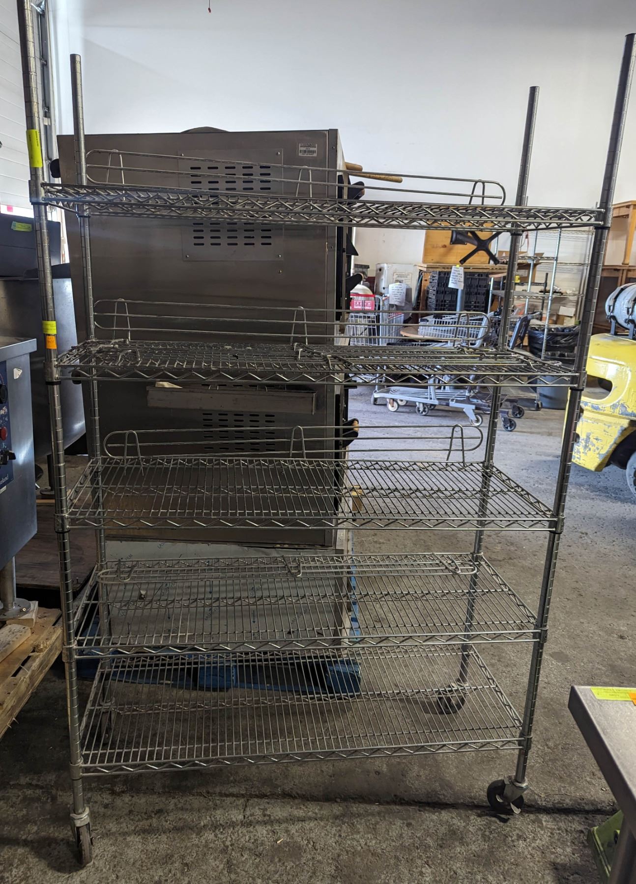 5 TIER CHROME WIRE RACK ON CASTERS