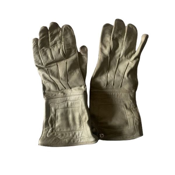 Major Marquis Warren (Samuel L. Jackson) Gloves Movie Props