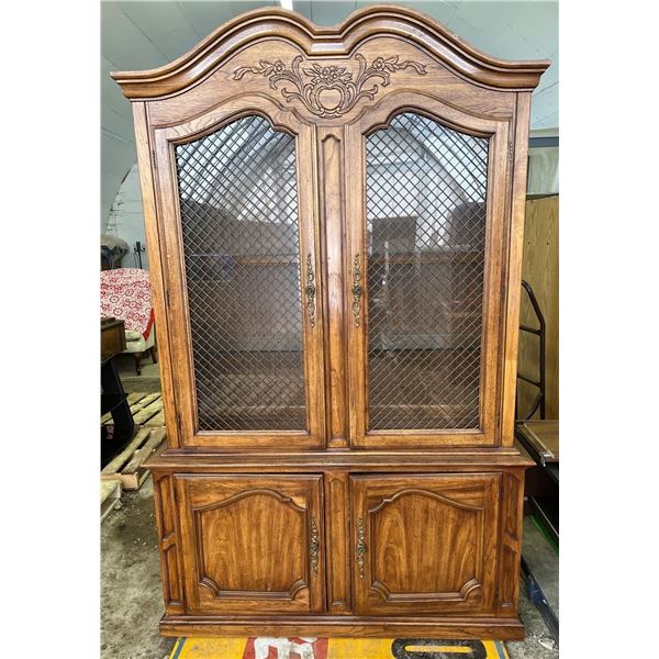 Beautiful Vintage Hardwood China Hutch made by Thomasville Furniture  54Wx16Dx77H