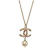 Image 5 : Chanel CC Dangle Pearl Pendant Gold-tone Necklace