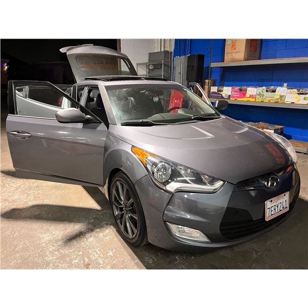 2014 Hyundai Veloster - CLEAN/ 99,xxx millas