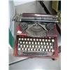 Image 1 : Old Royal portable typewriter (88)