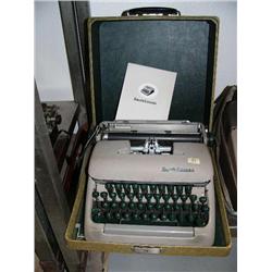 Old Smith-Corona typewriter in case (88)