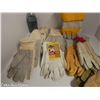 Image 4 : LOT OF LEATHER AND CLOTH WORK GLOVES