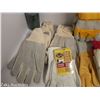 Image 5 : LOT OF LEATHER AND CLOTH WORK GLOVES