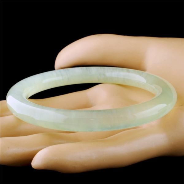 Green Jade Bangle - Fine Chinese Craftsmanship