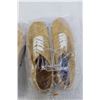 Image 3 : (2) Pairs Universal Thread Shoes - Size 7