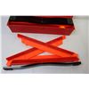 Image 2 : (3) Emergency Warning Triangles In Plastic Case