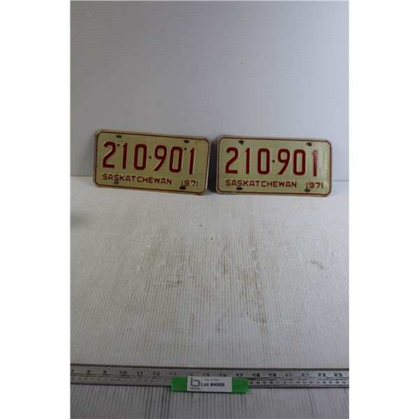 Pair of Saskatchewan 1971 License Plates