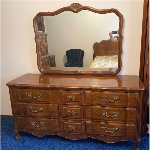 20th Century 9 Drawer Dresser With Vanity With Queen Anne Legs 63Lx20Dx31H
