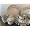 Image 2 : 8 Piece Premiere Fine China Set - Rose Terrace, Made In Japan