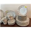 Image 4 : 8 Piece Premiere Fine China Set - Rose Terrace, Made In Japan