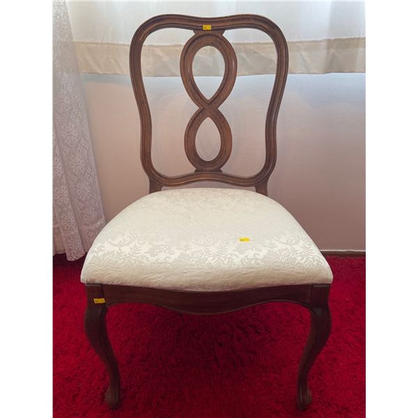 Mid 19th Century Solid Wood Chair With Queen Anne Legs 21LX22Dx36H