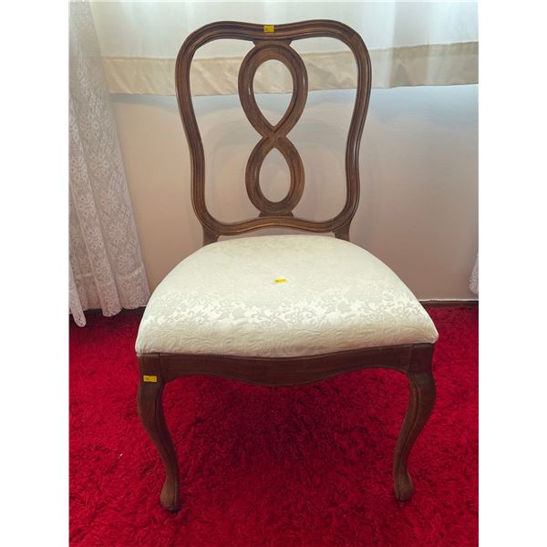 Mid 19th Century Solid Wood Chair With Queen Anne Legs 21LX22Dx36H