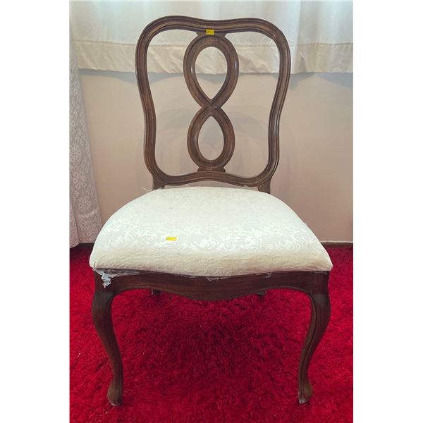 Mid 19th Century Solid Wood Chair With Queen Anne Legs 21LX22Dx36H