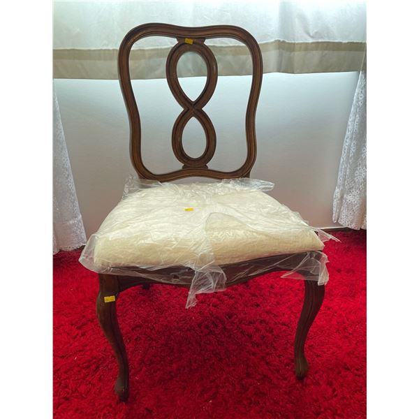 Mid 19th Century Solid Wood Chair With Queen Anne Legs 21LX22Dx36H