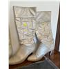 Image 3 : Ladies Size 10 Vintage Leather Boots With Brand New Cape By Temptations Italy