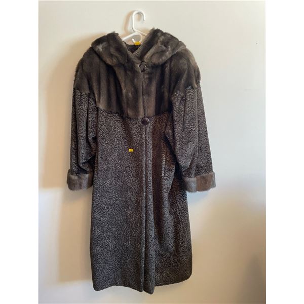 Ladies Designer Sirbain Faux Fur Coat - Made In Montreal Canada, Ladies Extra Large