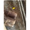 Image 3 : Ladies Designer Sirbain Faux Fur Coat - Made In Montreal Canada, Ladies Extra Large