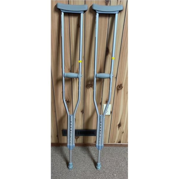 Nova Adult Adjustable Crutches - Weight Capacity 300lbs