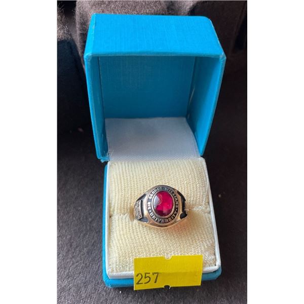 Ladies Size 4, 14 KT Gold University Graduation Ring, 5.72 Grams In Weight