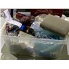 Image 3 : BOX OF ASSORTED COSTUME JEWELRY