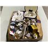 Image 2 : BOX OF ASSORTED COSTUME JEWELRY