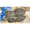 Image 2 : PAIR OF OZARK TRAIL HIKING BOOTS SIZE 13