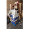 Image 2 : PALLET OF CHRISTMAS DECOR