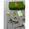 Image 2 : Vintage Singer Tin Hinged Box w/ Sewing Parts