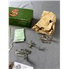 Image 3 : Vintage Singer Tin Hinged Box w/ Sewing Parts