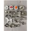 Image 1 : Lot of Vintage Mid-Century Cookie Cutters