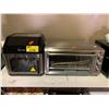 Image 1 : SUR LA TABLE MULTIFUNCTIONAL AIR FRYER OVEN AND BLACK AND DECKER TOASTER OVEN