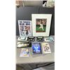 Image 3 : LOT OF ASSORTED SPORTS COLLECTABLES INCLUDING; BLUEJAYS PINS, FRAMED BASEBALL PHOTO AND MORE