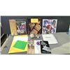 Image 2 : ASSORTED SPORTS COLLECTABLES INCLUDING; TORONTO BLUEJAYS RING, AUTOGRAPHED BASEBALL, HOCKEY
