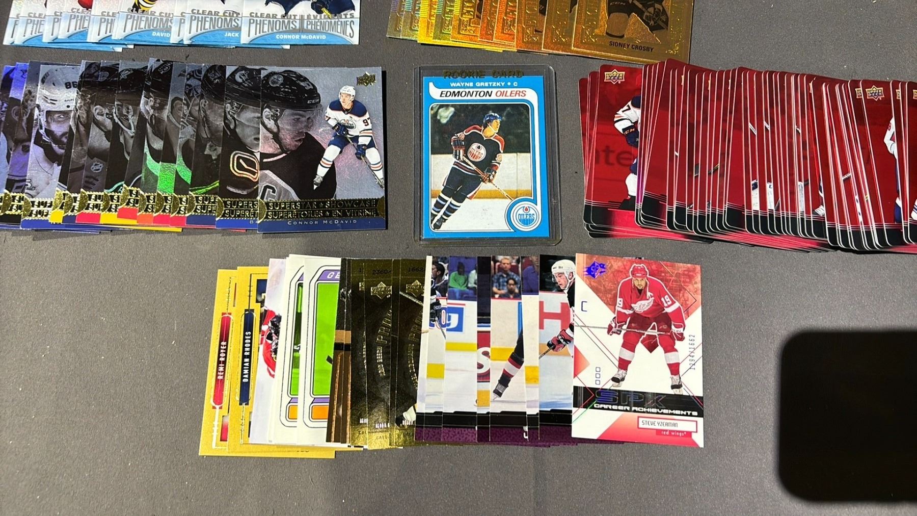 LOT OF ASSORTED HOCKEY CARDS INCLUDING; REPRINT GRETZKY ROOKIE, 2020 ...
