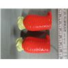 Image 3 : carrot salt and pepper shakers