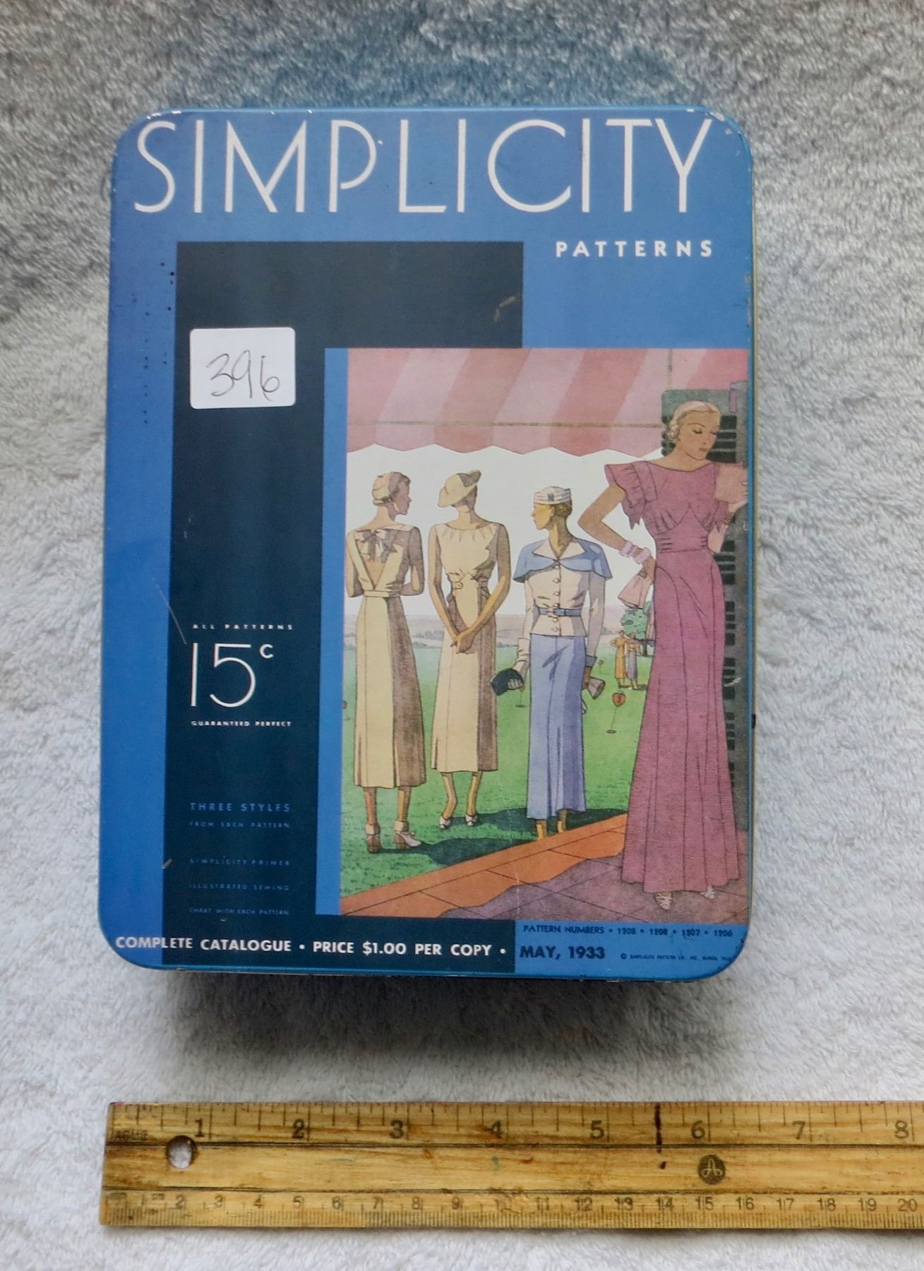 Simplicity patterns sewing box with notions - Schmalz Auctions