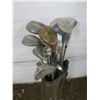 Image 3 : golf clubs in bag