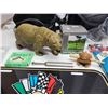 Image 3 : Collection of collectibles - Ladies hat, bear figure, camera case, plastic license plate, etc.