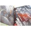 Image 3 : Huge Gears of War poster album