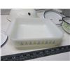 Image 8 : Vintage Enamelware, Milk Glass, Pyrex Lid, Fire King