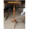 Image 3 : 3' standing wooden plant stand