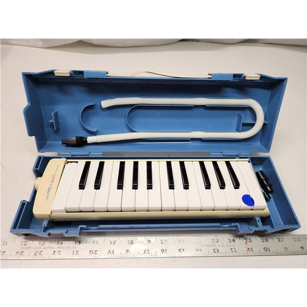 Suzuki  Melodion School-26  vintage metal keyboard, w/ case