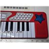 Image 4 : Children's musical beginners keyboard, c/w 2 books - tested, works