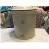 Image 2 : #4 Medalta crock with lid excellent condition