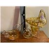Image 1 : Art glass swan and horn of plenty. No chips or cracks